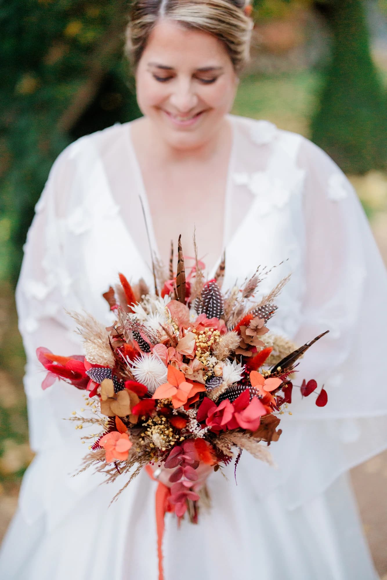 mariée avec son bouquet
