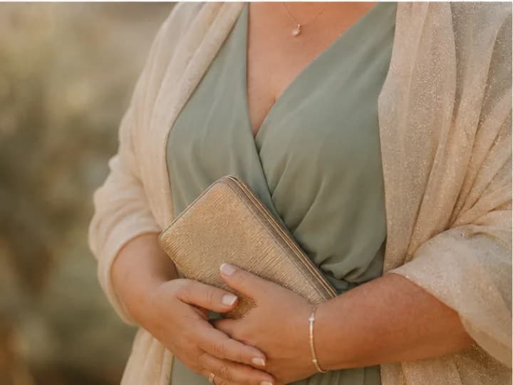 mère du marié tenue grande taille et accessoires